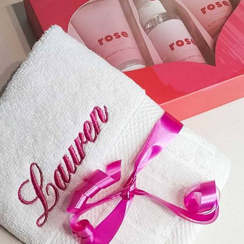 PERSONALISED FACECLOTH & BODYCARE GIFT SET